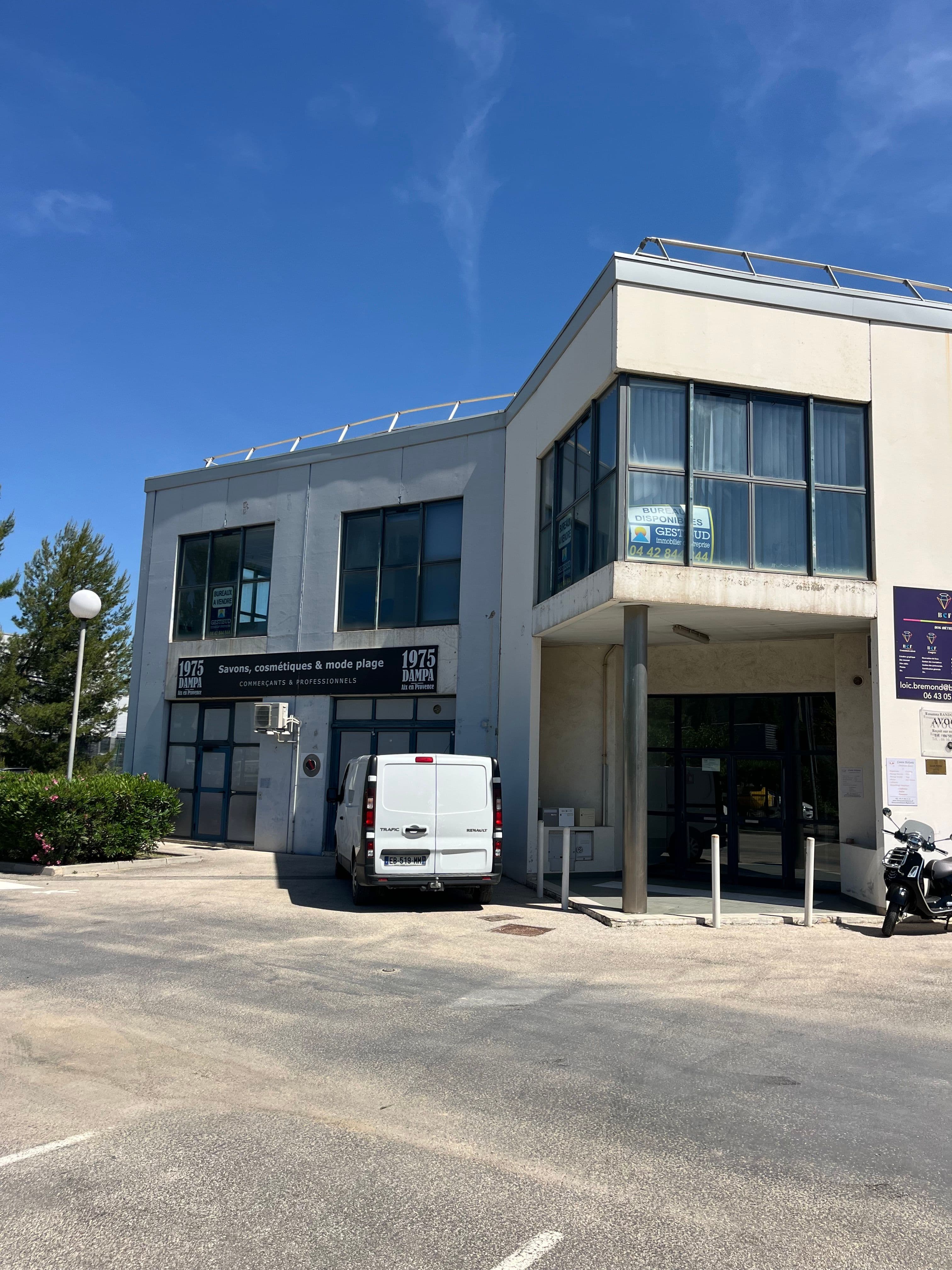 Photo de couverture de l'annonce a-louer-bureau-de-164-m2-avenue-de-jouques-zi-les-paluds-aubagne