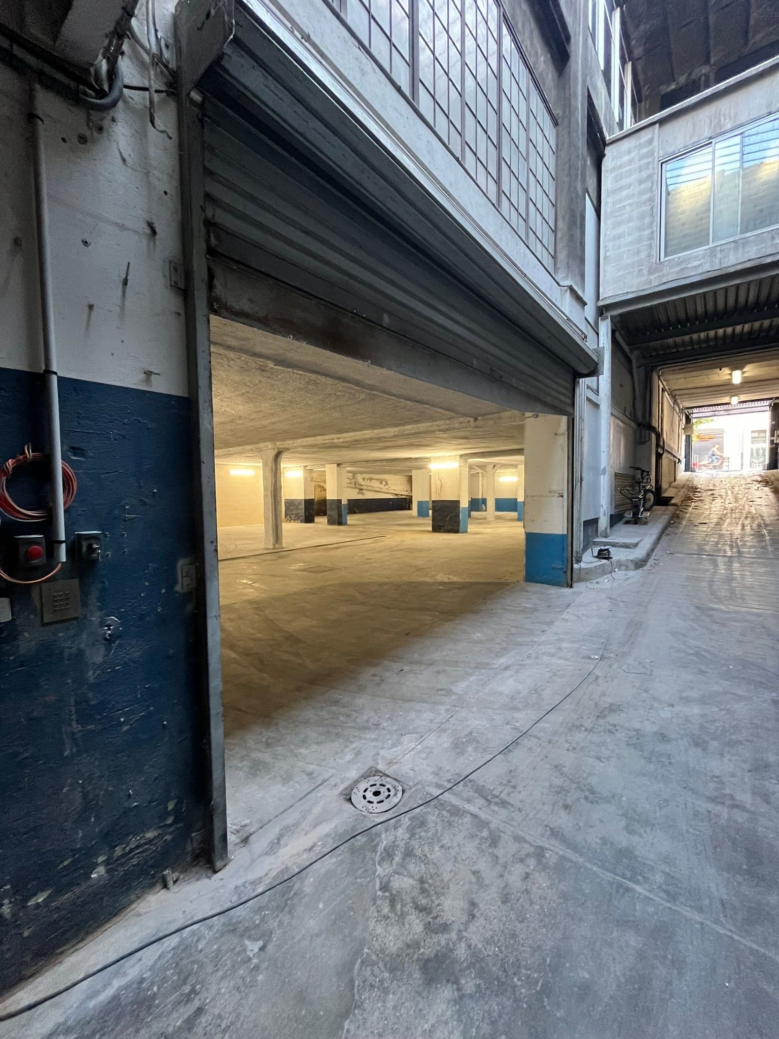 Photo de couverture de l'annonce a-louer-entrepot-432-m2-cours-lieutaud-sous-sol-1